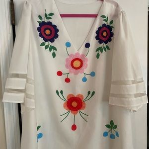 Pretty white blouse with floral details